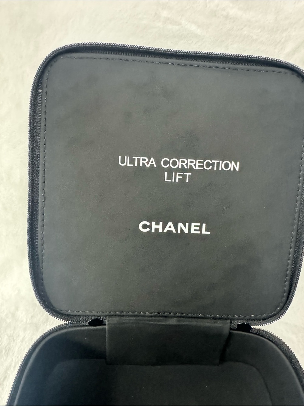 CHANEL Black Patent Cosmetic Case with White CC Emblem ‼️ No Box ‼️ - Picture 7 of 10
